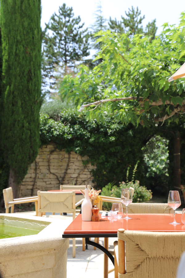 Terrasse domaine de capelongue a bonnieux