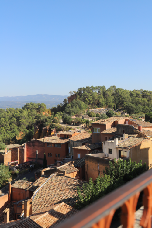 Village de Roussillon en provence, vue du village perchée